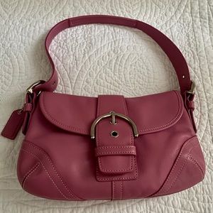 Classic Coach small pink leather shoulder bag